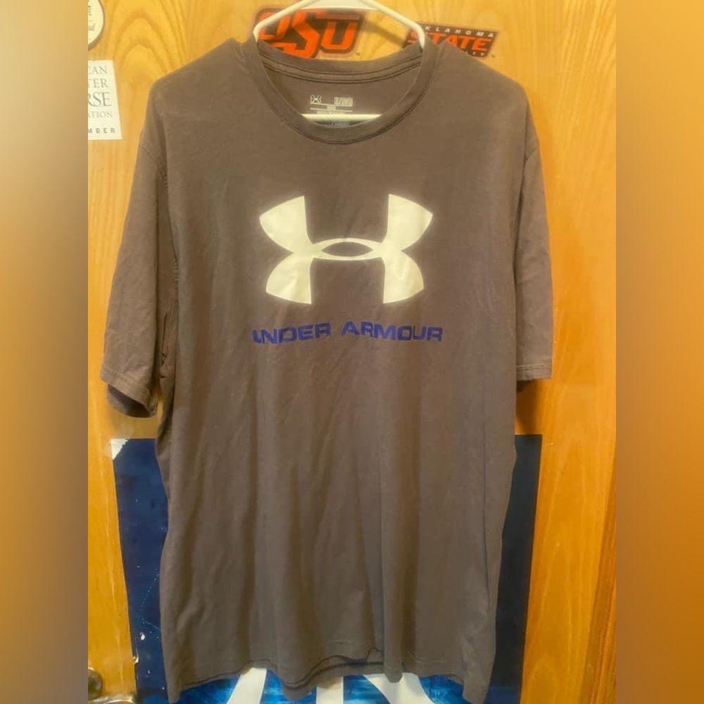 Under Armour T-shirt